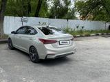 Hyundai Accent 2018 года за 7 800 000 тг. в Шымкент – фото 2