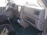 Volkswagen Caravelle 1997 года за 5 300 000 тг. в Сарань – фото 2