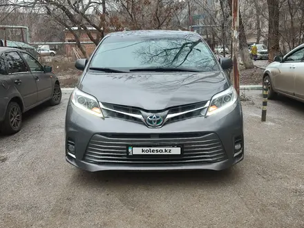 Toyota Sienna 2015 года за 14 000 000 тг. в Уральск