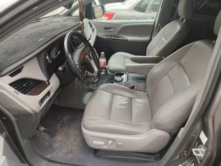 Toyota Sienna 2015 года за 14 000 000 тг. в Уральск – фото 26