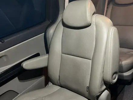Kia Carnival 2015 года за 9 000 000 тг. в Шымкент – фото 14