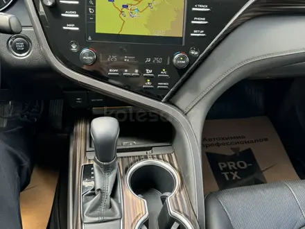 Toyota Camry 2019 года за 15 200 000 тг. в Шымкент – фото 16