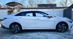 Hyundai Elantra 2023 года за 8 350 000 тг. в Алматы – фото 2