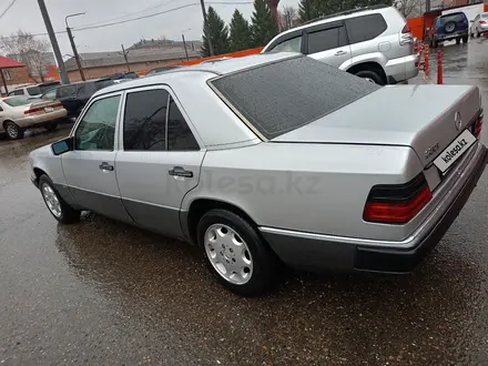 Mercedes-Benz E 230 1992 года за 1 450 000 тг. в Усть-Каменогорск – фото 3