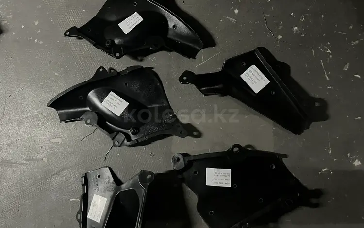 Пыльники Toyota Land Cruiser 200 за 25 000 тг. в Алматы