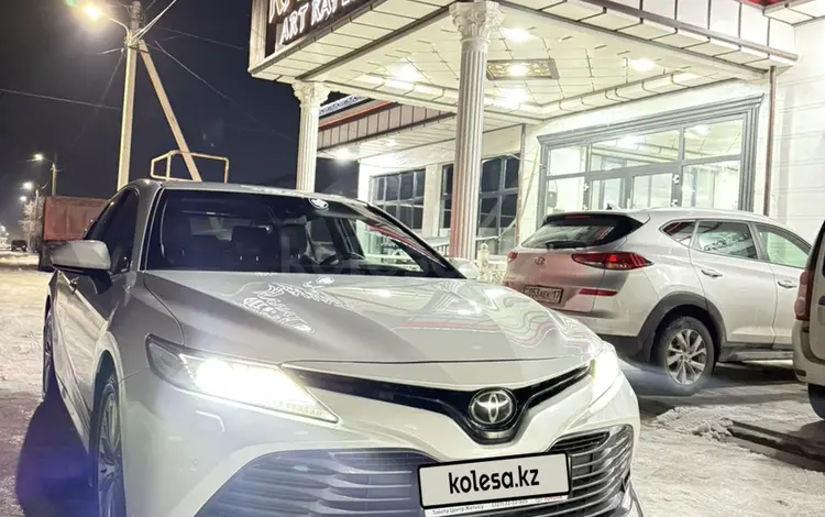 Toyota Camry 2020 года за 15 600 000 тг. в Шымкент