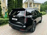 Cadillac Escalade 2022 годаfor65 000 000 тг. в Алматы – фото 3