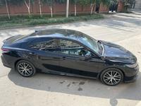 Toyota Camry 2018 года за 14 000 000 тг. в Уральск