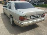 Mercedes-Benz E 200 1989 года за 850 000 тг. в Алматы – фото 4