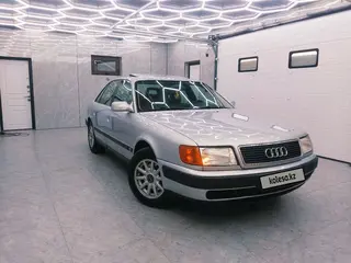 Audi 100