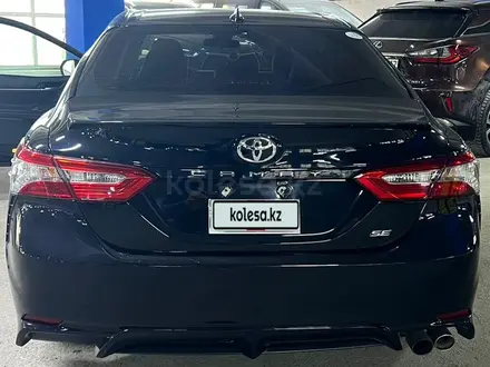 Toyota Camry 2018 года за 11 500 000 тг. в Шымкент – фото 10