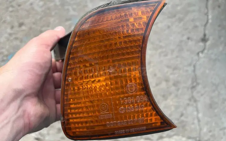 Поворотник правый BMW E34 за 10 000 тг. в Караганда