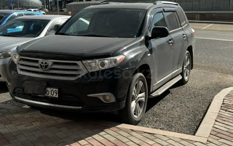 Toyota Highlander 2011 года за 13 800 000 тг. в Астана