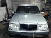 Mercedes-Benz E 200 1993 годаfor1 000 000 тг. в Караганда