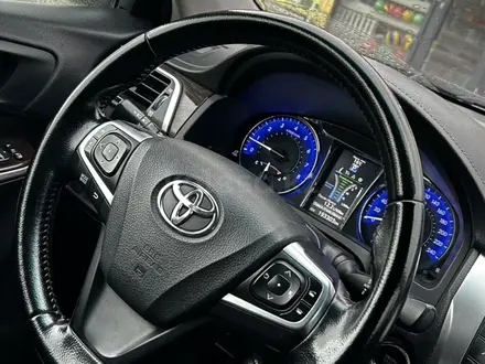 Toyota Camry 2015 года за 11 500 000 тг. в Актобе – фото 12