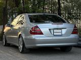 Mercedes-Benz E 320 2002 года за 7 000 000 тг. в Караганда – фото 2