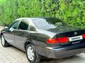 Toyota Camry 2000 года за 3 100 000 тг. в Алматы – фото 3