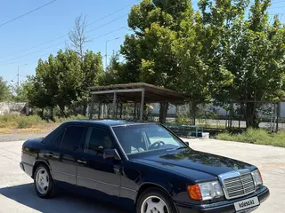 Mercedes-Benz E 230