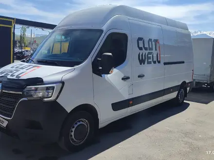 Renault Master 2022 года за 25 000 000 тг. в Алматы