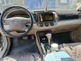 Toyota Camry 2003 года за 4 600 000 тг. в Актобе – фото 5