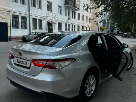 Toyota Camry 2018 года за 11 800 000 тг. в Астана – фото 10