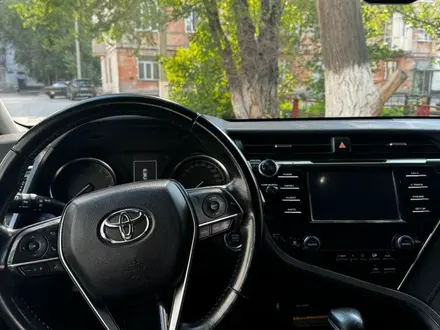 Toyota Camry 2018 года за 11 800 000 тг. в Астана – фото 14