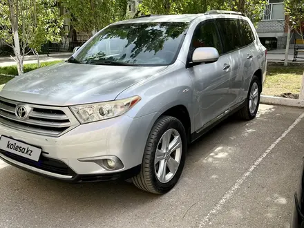 Toyota Highlander 2013 года за 16 200 000 тг. в Актобе – фото 2