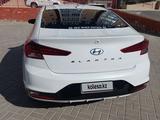 Hyundai Elantra 2020 года за 6 600 000 тг. в Актау – фото 2