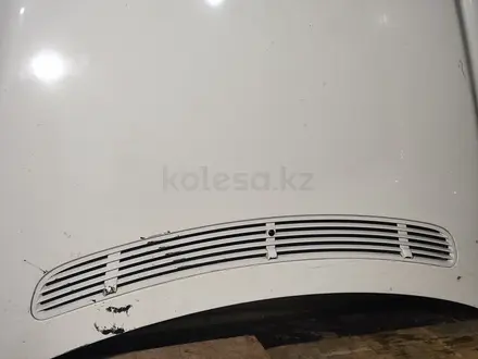 Капот Mercedes S-class W220 Лиса Дорест с решеткой Mercedes S320 S500 за 60 000 тг. в Караганда – фото 5