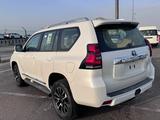 Toyota Land Cruiser Prado 2023 года за 45 000 000 тг. в Актау – фото 2