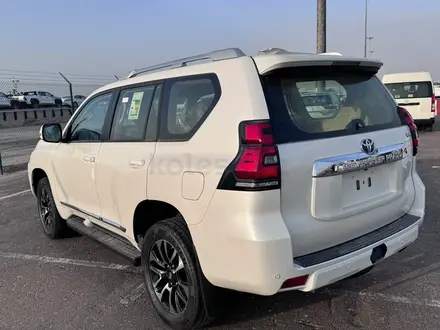 Toyota Land Cruiser Prado 2023 года за 43 000 000 тг. в Актау – фото 2