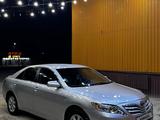 Toyota Camry 2011 года за 5 000 000 тг. в Атырау – фото 2