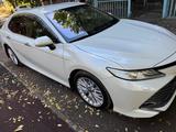 Toyota Camry 2021 года за 16 000 000 тг. в Алматы