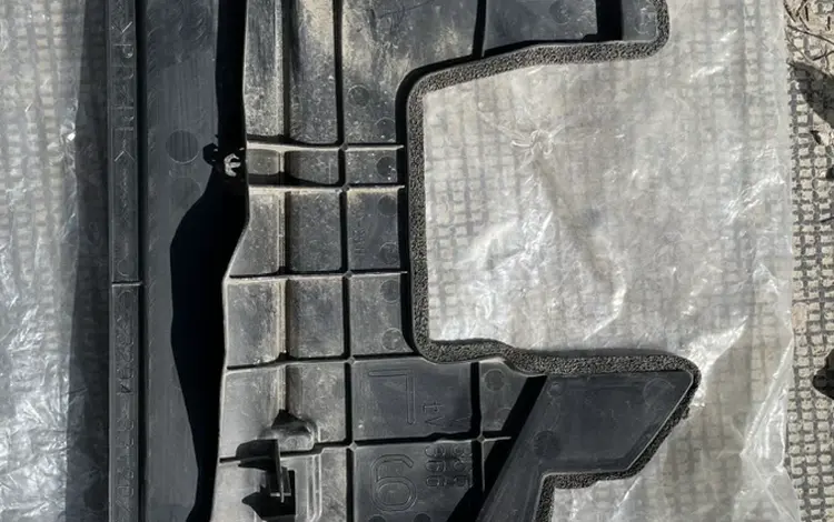 Пыльник/Дефлектор радиатора тойота камри 55/Toyota Camry 55 за 30 000 тг. в Атырау