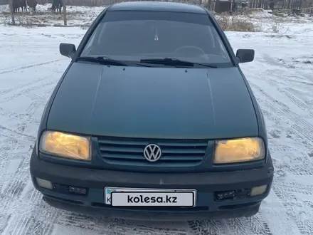 Volkswagen Vento 1993 года за 1 300 000 тг. в Семей – фото 2