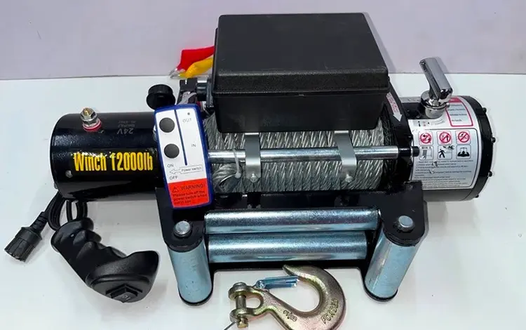Лебедки электрические автомобильные 12в 12000lb (5500кг) за 130 000 тг. в Алматы