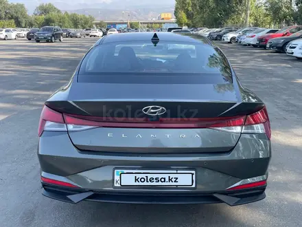Hyundai Elantra 2023 года за 5 802 225 тг. в Алматы – фото 5