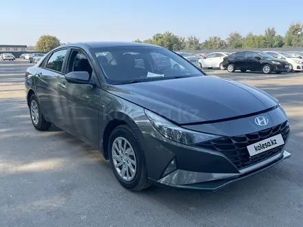 Hyundai Elantra 2023 года за 5 802 225 тг. в Алматы – фото 3