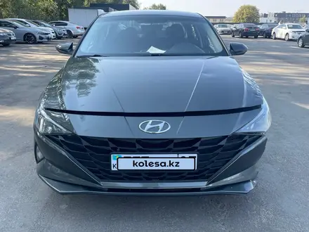 Hyundai Elantra 2023 года за 5 802 225 тг. в Алматы – фото 2