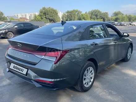 Hyundai Elantra 2023 года за 5 802 225 тг. в Алматы – фото 4
