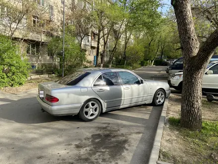 Mercedes-Benz E 430 1998 года за 3 900 000 тг. в Алматы – фото 4
