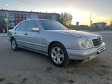 Mercedes-Benz E 230 1996 года за 3 100 000 тг. в Караганда – фото 2