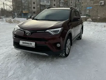 Toyota RAV4 2017 года за 13 300 000 тг. в Караганда