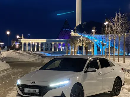 Hyundai Elantra 2022 года за 10 200 000 тг. в Астана