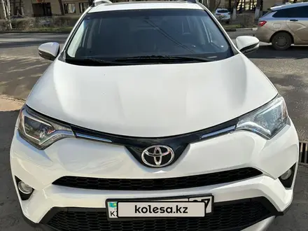 Toyota RAV4 2016 года за 11 500 000 тг. в Уральск – фото 2