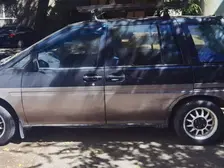 Nissan Prairie, 1992