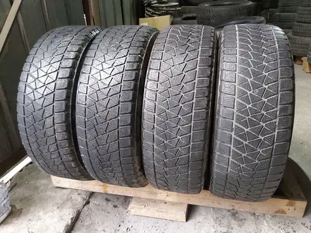 225/65R17 Bridgestone BLIZZAK DM-V2 за 30 000 тг. в Алматы