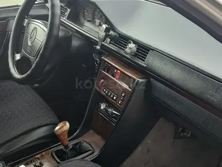 Mercedes-Benz E 220 1995 года за 2 600 000 тг. в Кызылорда – фото 6