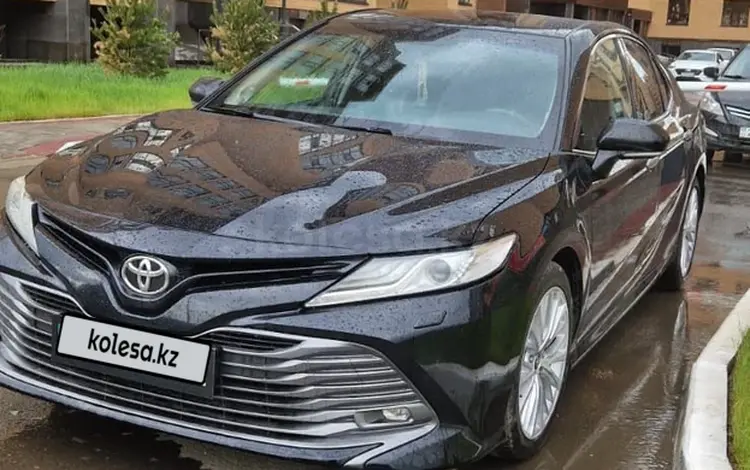 Toyota Camry 2018 года за 13 100 000 тг. в Астана