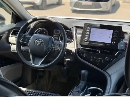 Toyota Camry 2022 года за 12 400 000 тг. в Актау – фото 11